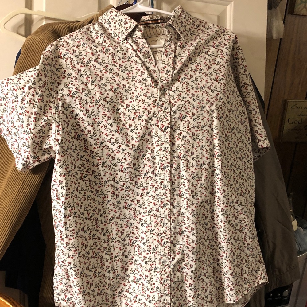 Denim & Flower White Short-Sleeve Button-Down with Red and Green Floral Print
